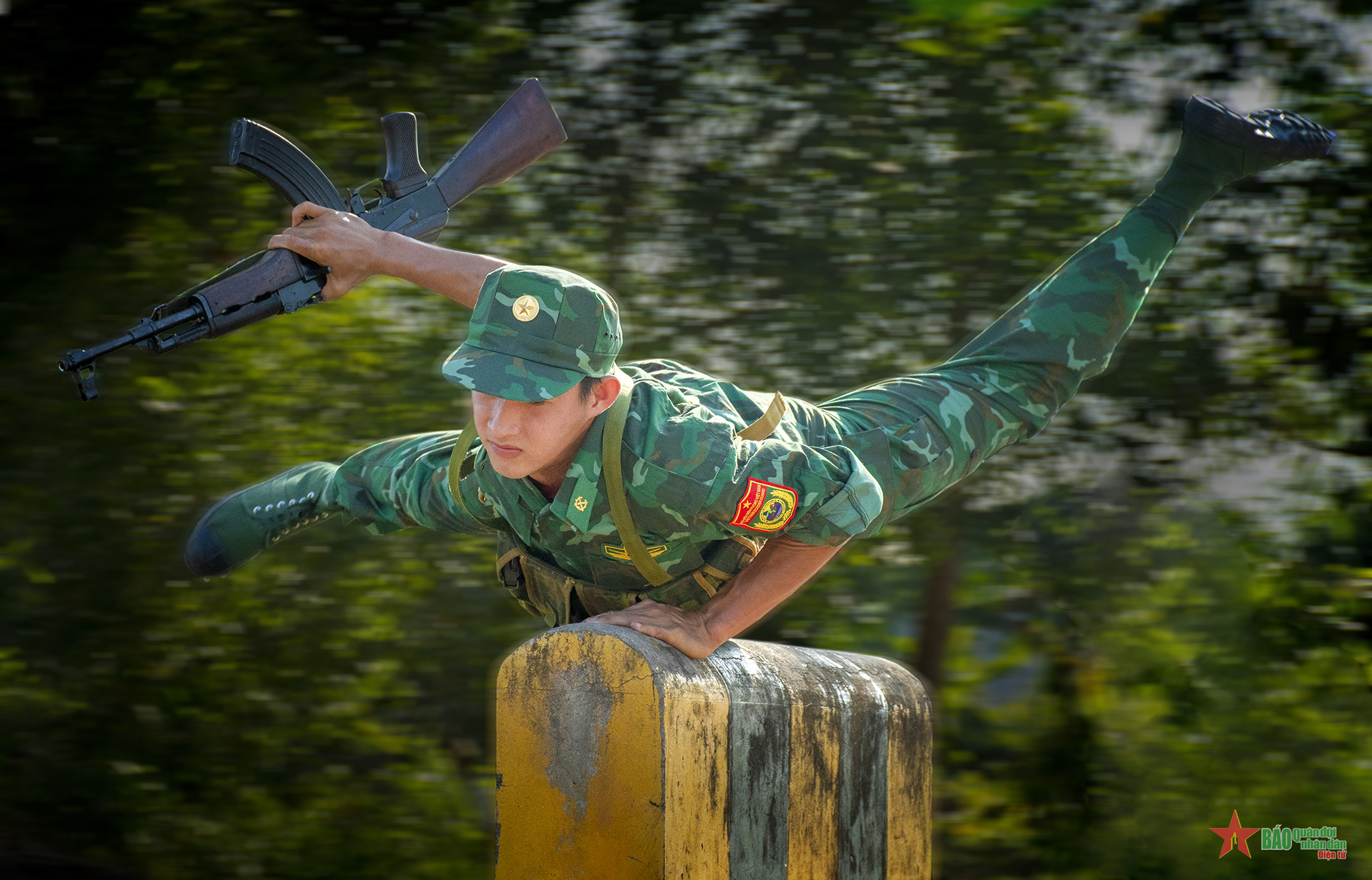 Huấn luyện vượt chướng ngại vật
